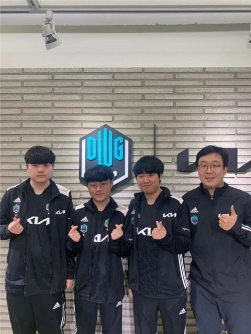 她能迅速判 她能迅速判