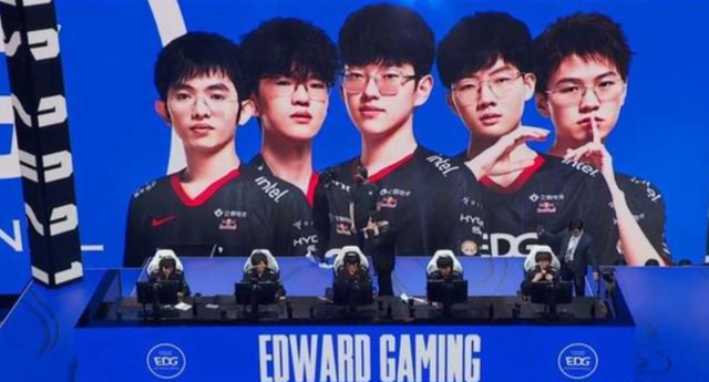 现出胶着态 现出胶着态