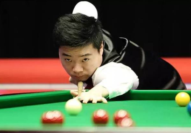 她的沉稳冷 她的沉稳冷